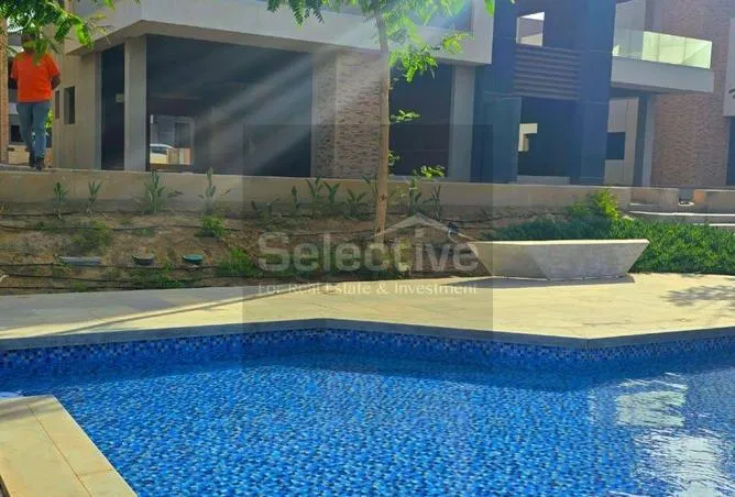4-bedroom twin house 400 m² for sale in Midtown