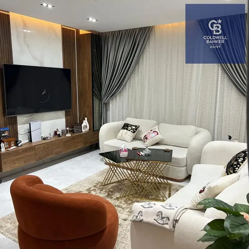 Immediate delivery of a resale apartment with a super deluxe finish and a distinctive sea view in Galleria Golden Square Compound, Fifth Settlement.