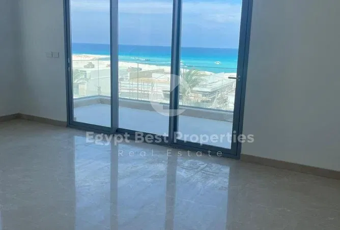 3-bedroom twin house 239 m² for sale in Marassi