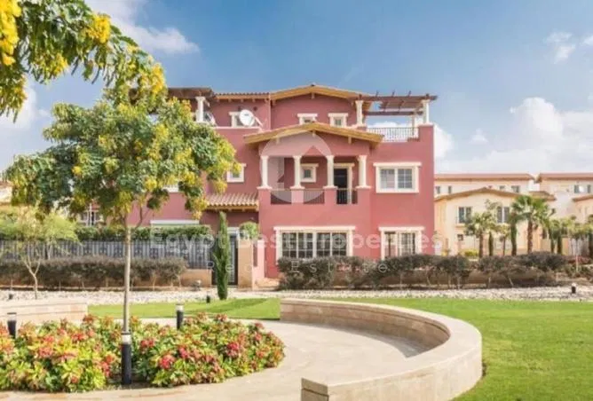 4-bedroom villa 220 m² for sale in Hyde Park Central