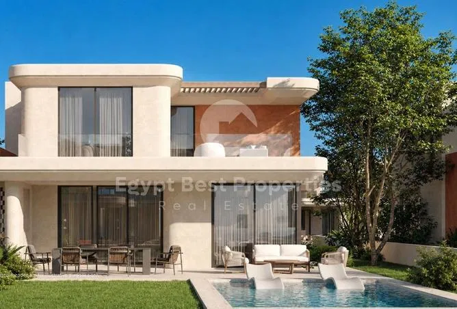 4-bedroom villa 380 m² for sale in Playa Resort