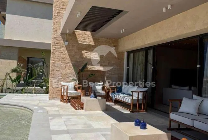 4-bedroom twin house 300 m² for sale in Silver Sands