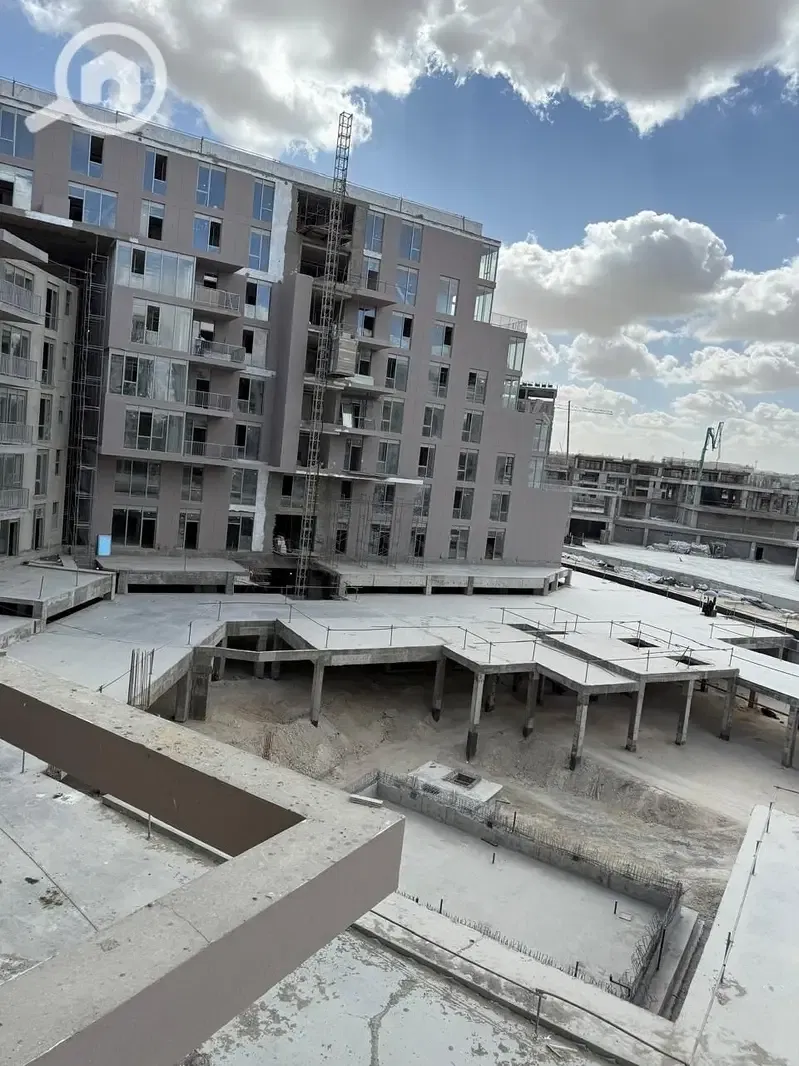 For sale: A 119-square-meter apartment in the 205 Arkan Palm Towers, Sheikh Zayed City. Fully finished, featuring a distinctive view of the landscape.