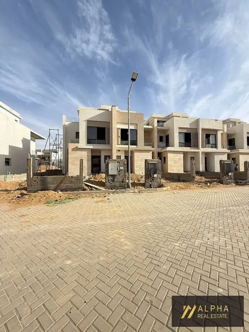 Modern Middle Townhouse for Sale in Hyde Park – New Cairo | 208 sqm BUA | 202 sqm Land | 3 Bedrooms | Delivered