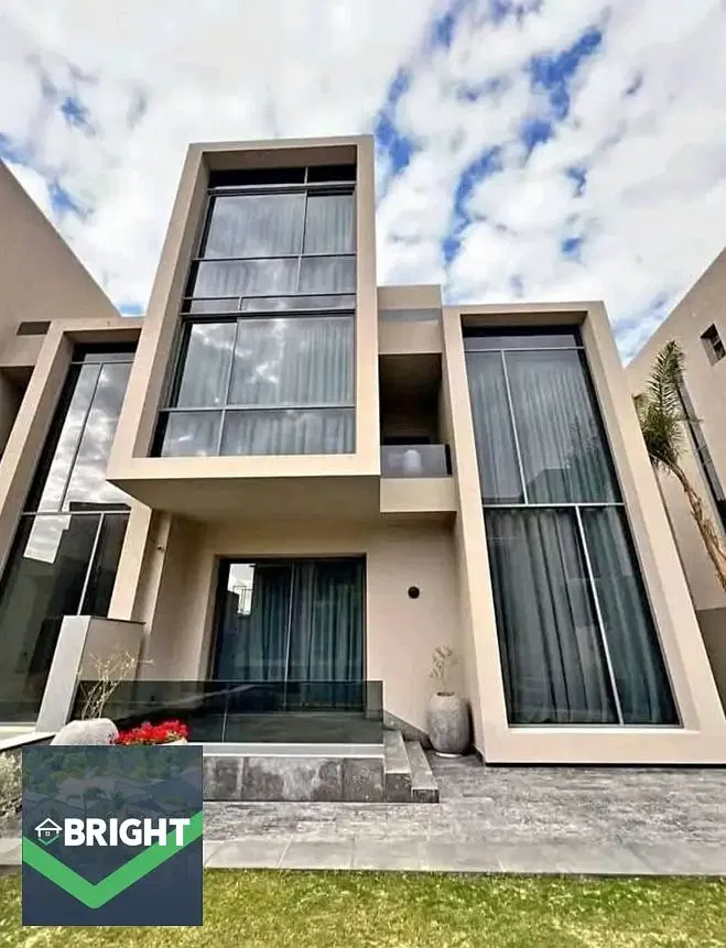 Luxury corner villa 3bedrooms - direct on lagoon - very low price and best installment in saada new cairo