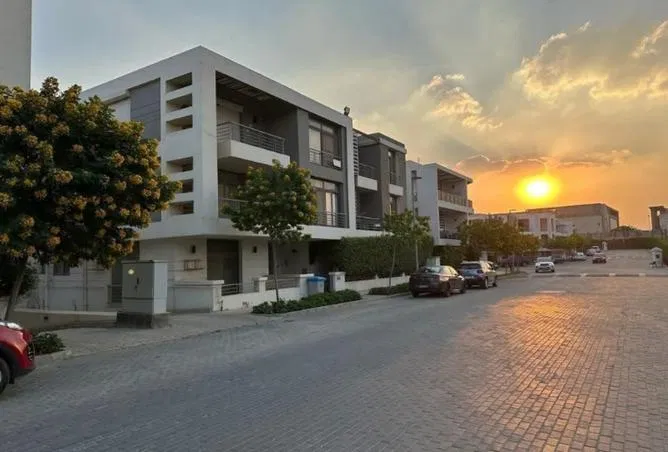 4-bedroom duplex 207 m² for sale in Taj City
