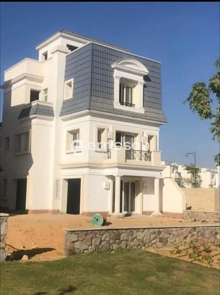 Middle townhouse for sale in Mountain View Chillout Park - Lake side Phase