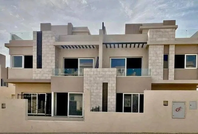 3-bedroom twin house 208 m² for sale in Tawny Hyde Park