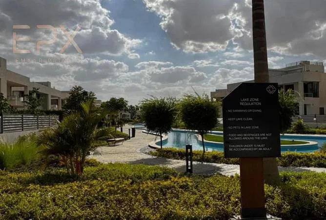 تاون هاوس 4 غرف 240 م² للبيع في ليك ويست، Lake West