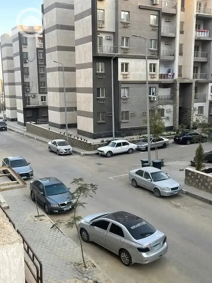 An apartment of 115 m² for sale in Sakan Misr Compound, South Hills, Area One (Expo Ground 1), Fifth Settlement, New Cairo, directly on the New Ain Sokhna Road, and minutes to the Sixth Settlement and the administrative capital, and at the end of the American University Street and minutes to South 90 and Gamal Abdel Nasser Axis.