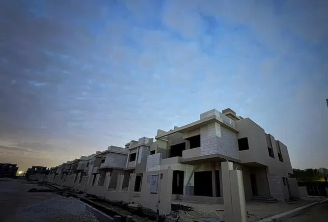 3-bedroom twin house 208 m² for sale in Tawny Hyde Park