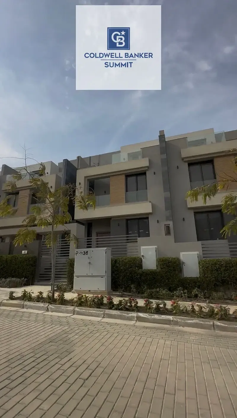 Resale twin house (280 sqm) with a private garden, finished to a "super-lux" standard. Ready for immediate handover and viewing. Located in the La Vis