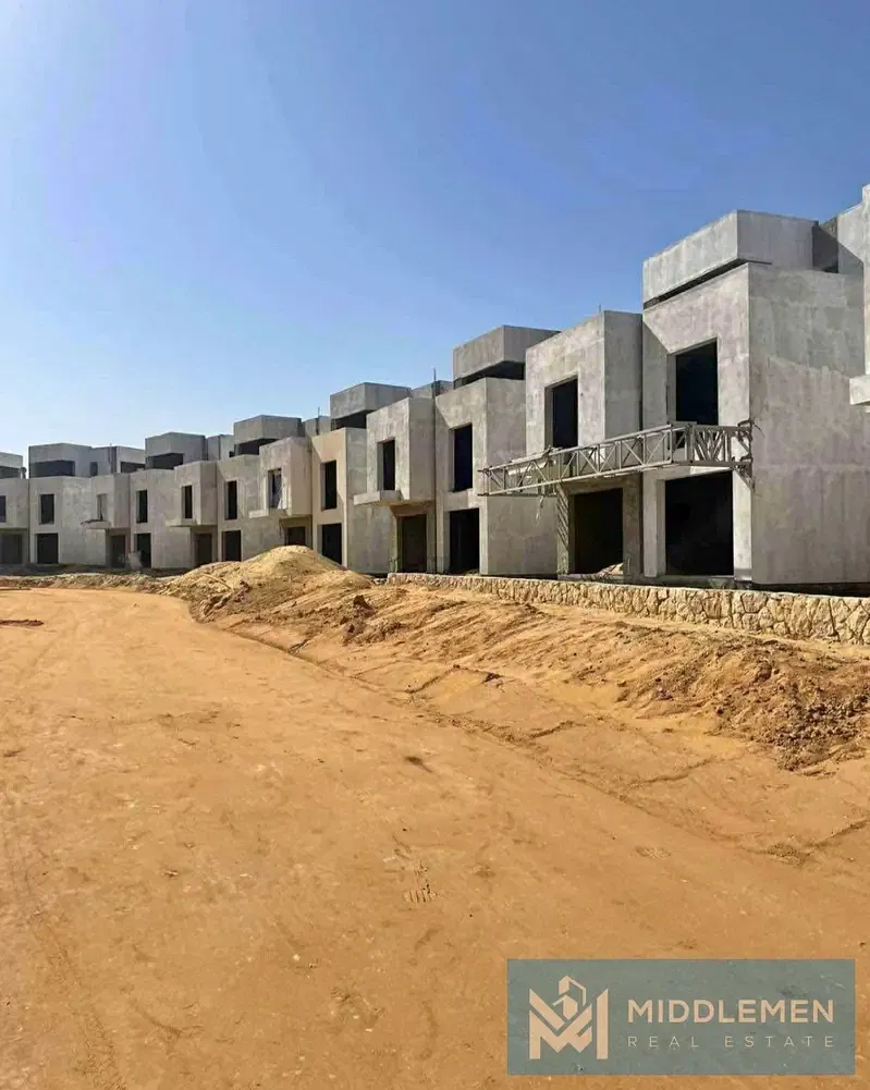 Twin House for Sale 345 m Prime Location Near 90 Street Installments Delivery End of 2026 in Stei8ht New Cairo