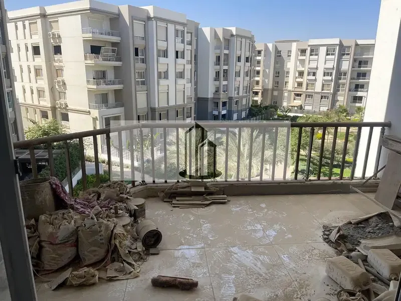 Duplex apartment for sale in installments with a distinctive layout in Hyde Park compound within Garden Residences, New Cairo.