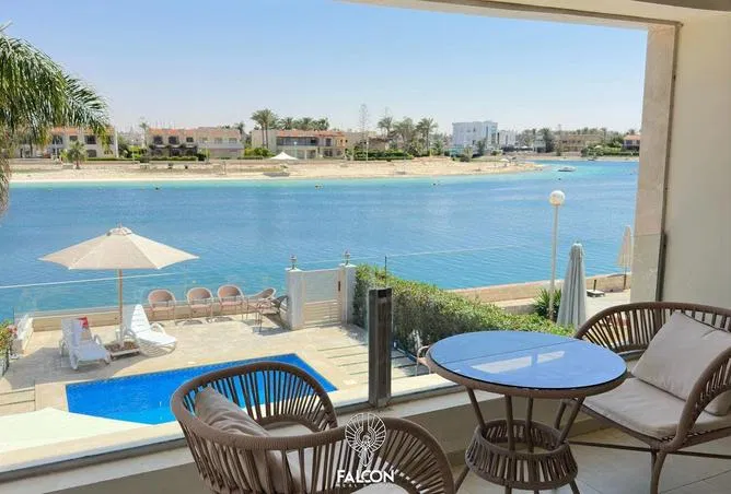 4-bedroom villa 300 m² for sale in Marina 8