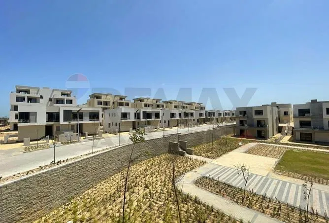 7-bedroom villa 425 m² for sale in Palm Hills