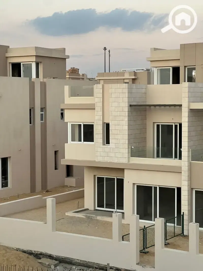 Townhouse for sale in Tawny Hyde Park Compound