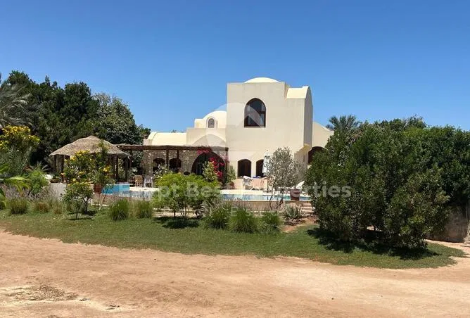 4-bedroom villa 1200 m² for sale in Ancient Sands Resort
