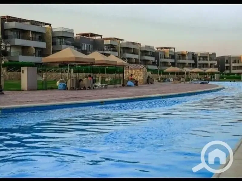 Chalet for sale in Cape Bay, Blue Mar Sokhna: 80 sqm + 80 sqm roof terrace; handover in one and a half years.