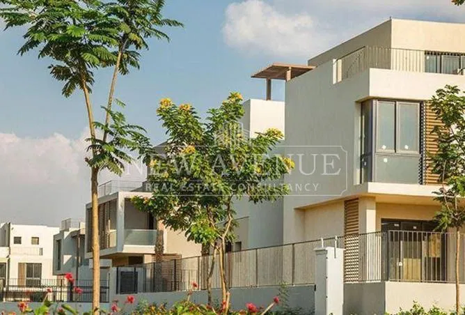 5-bedroom villa 395 m² for sale in SODIC East