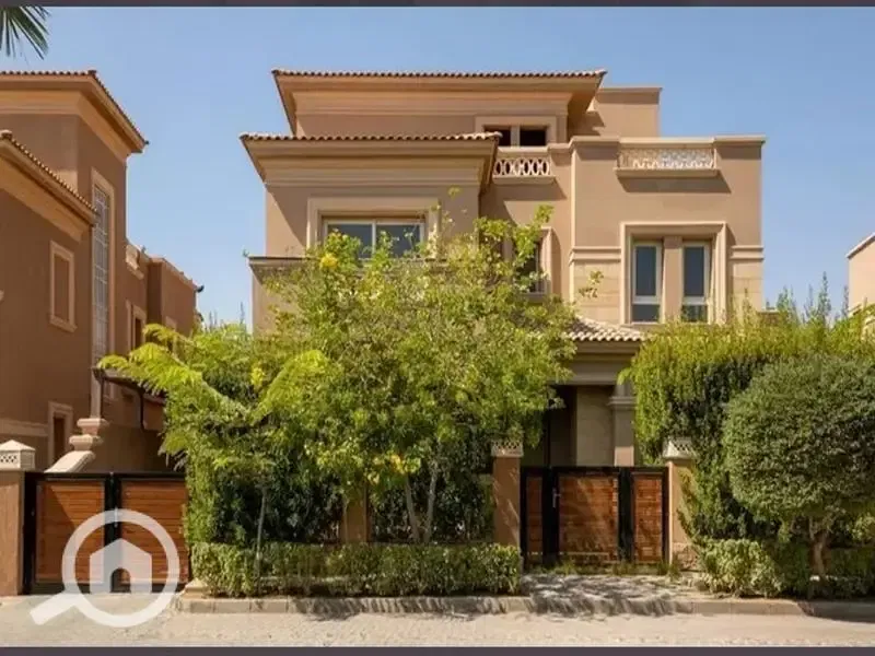 Inspect and receive a fully finished villa for sale with immediate delivery in La Vista, featuring a prime location next to Hyde Park Compound