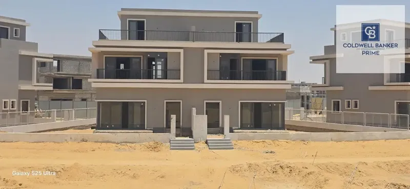 Unmissable opportunity for sale – Twin house 350m² ready for immediate occupancy – with direct views of the water features and landscape – inside IL B