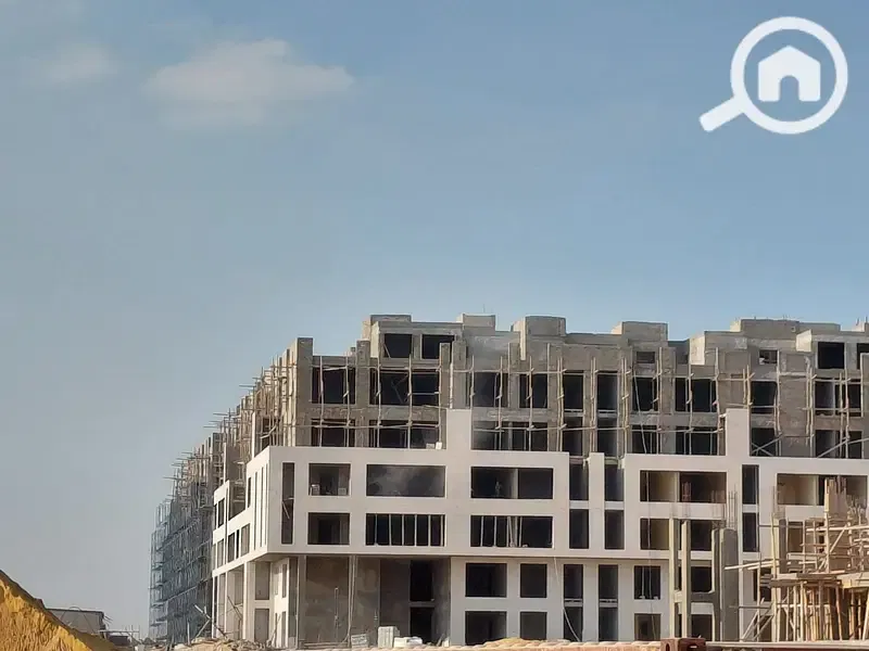 “For sale: studio overlooking the landscape and swimming pool in Al Karma Compound, Sheikh Zayed. ”