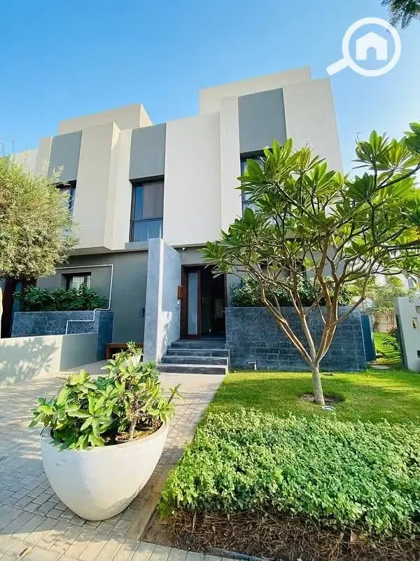 Villa for Sale in "Al Burouj" Compound, Premium Location Share-to-Share with the International Medical Center.