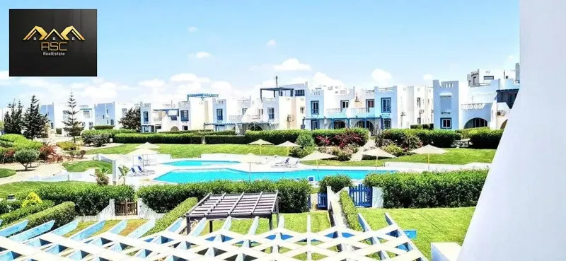 Quick sale: Penthouse chalet at Mountain View North Coast. Area: 92m² + 70m² roof terrace. Direct pool access and pool view; located near the lagoon.