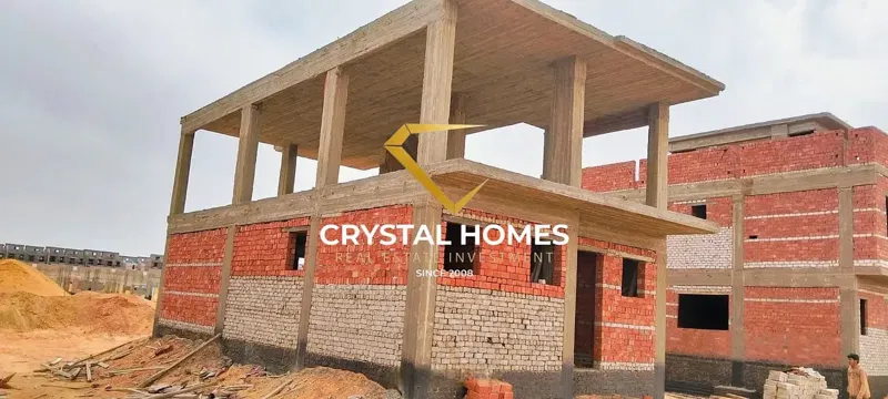 Independent villa for installment in Al-Hizam Al-Akhdar in a upscale compound at an unbeatable price.