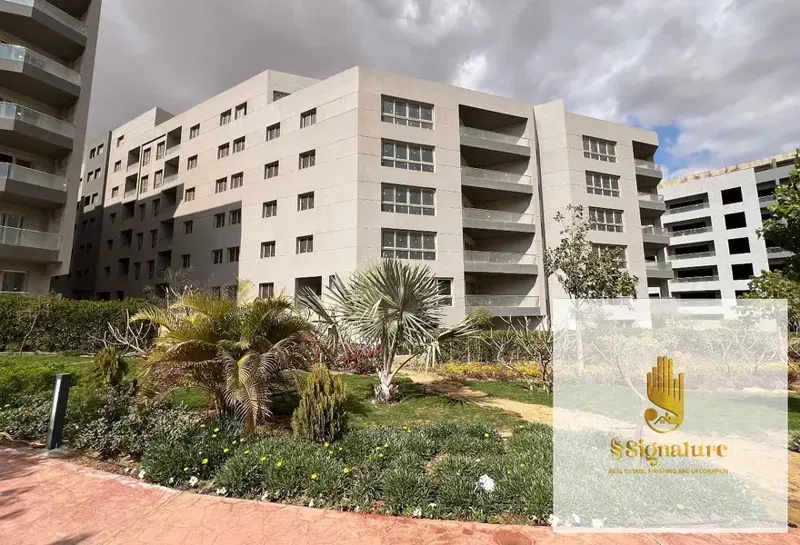 Apartment for sale in Zizinia Al Mostakbal, prime location and spacious area within the compound.