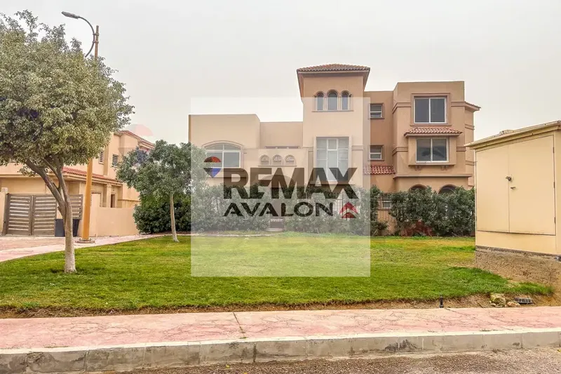 Receive your villa at the lowest price in Alex West in just 6 months and pay in installments over 4 years.