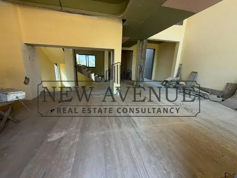 Delivered Twinhouse in Waterway Villas Double height very prime location direct on lagoon with private pool and elevator with downpayment for sale