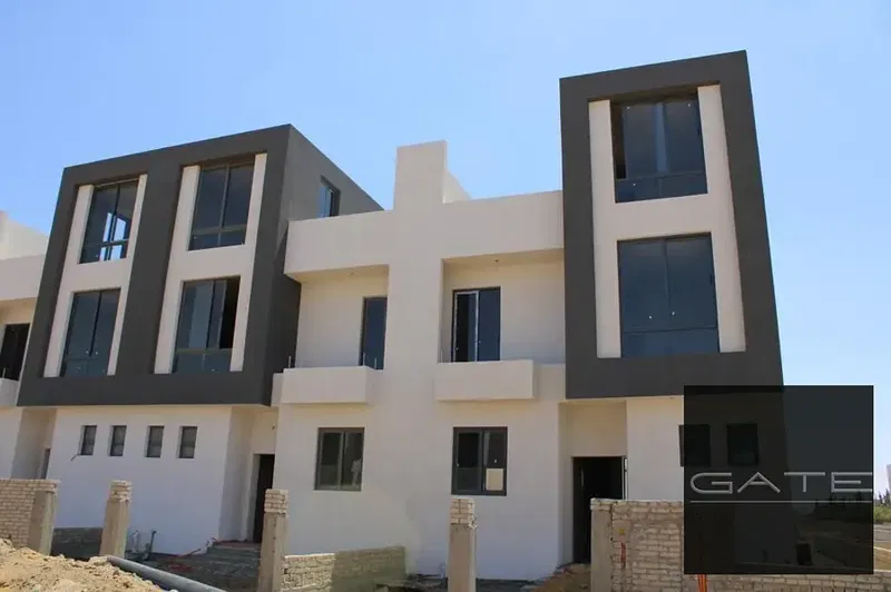 Corner Townhouse for Sale in Lake West – Sheikh Zayed Prime Location on Dahshour Link, Opposite Beverly Hills
