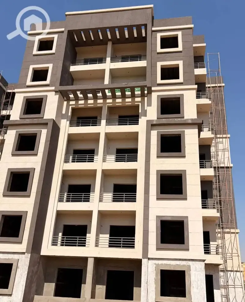 View and Receive: Apartment for Sale – Fully Finished, North-Facing (Bahary) Location 5 minutes away from Madinaty and the British University in Egypt