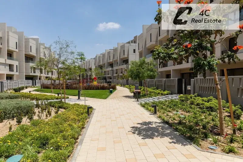 Duplex garden, 5 rooms, resale in Al Burouj, Shorouk City, with a low down payment and installments, featuring a distinctive layout, ready for viewing