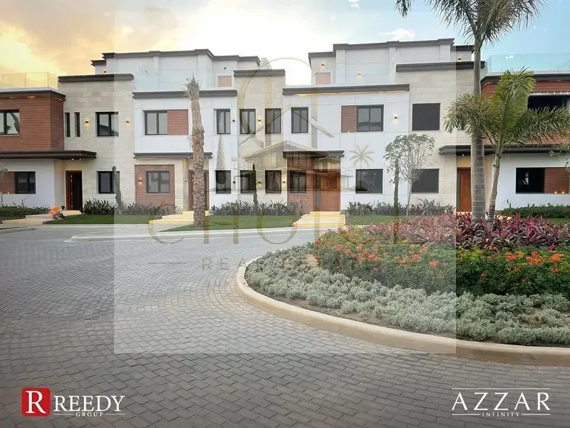 Townhouse at an unbeatable price! 5 master bedrooms with ensuite bathrooms, ready for immediate occupancy, with down payment and installments until 20