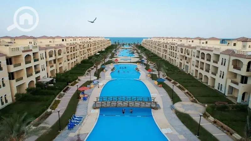 Lasirena Palm Beach is a distinguished location on Ain Sokhna, the project is located 14 km from the Ain Sokhna gates Suez Road.