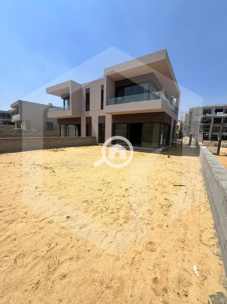 Twin House with a Private Garden for sale with installments Ready To Move in Swan Lake West, Hassan Allam, 6th Of October City