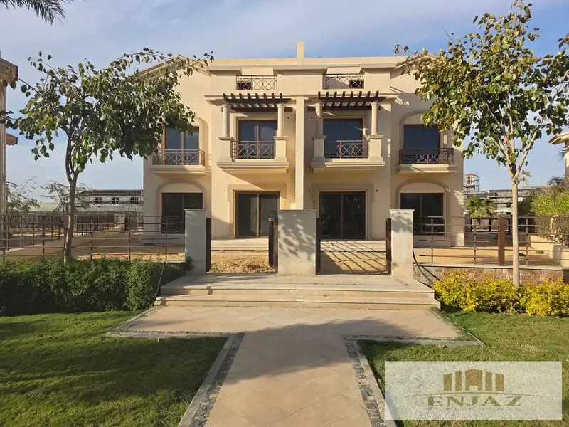 For sale in Madinaty, Block E3 (Twin House). Delivery in one year. The villa is already built and can be viewed in person. 12-year installment plan av