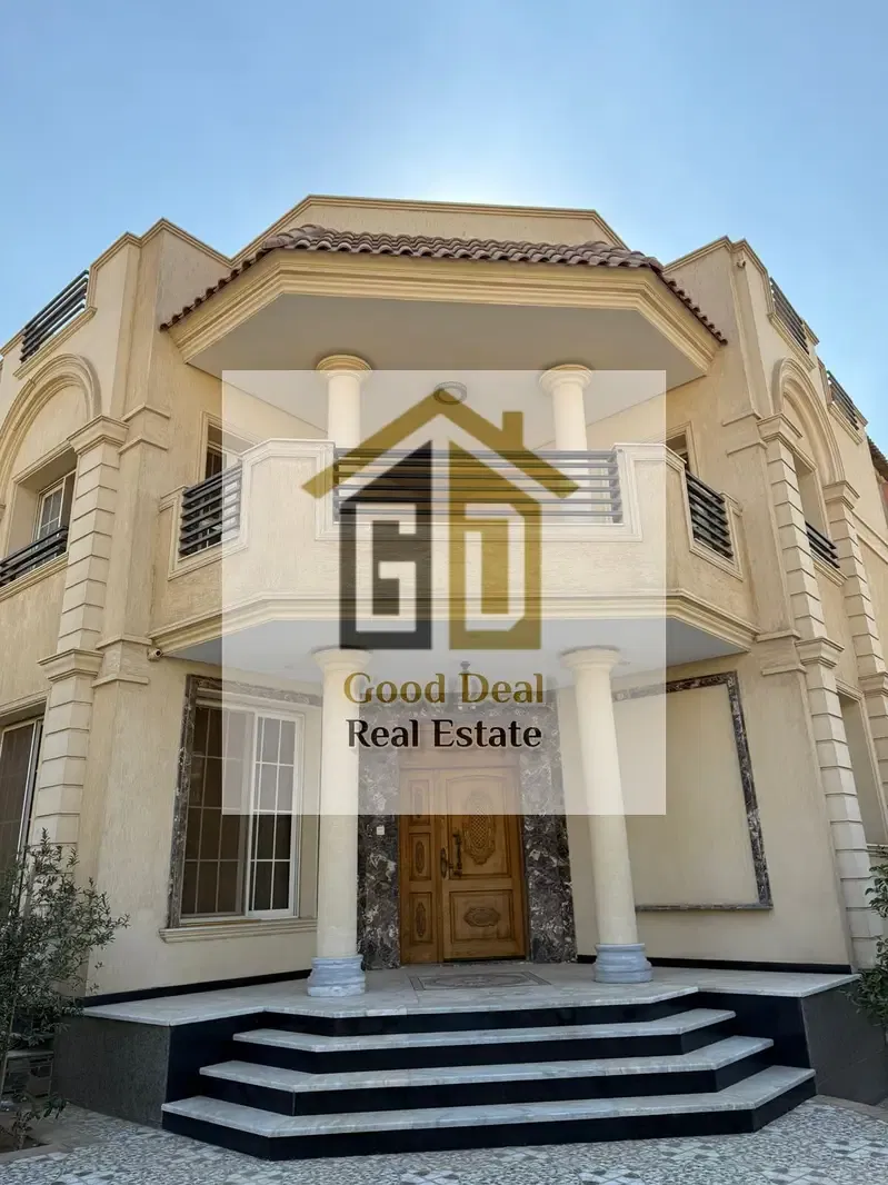 With one-year payment facilities provided by the landlord Ultra-super-lux twin house with swimming pool and elevator,