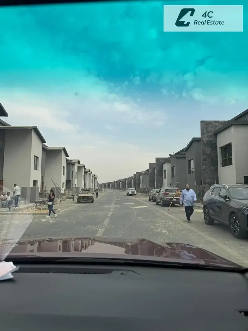 Townhouse for sale 185 sqm resale lowest price in the market 3 bedrooms prime location ready to move in Creek Town