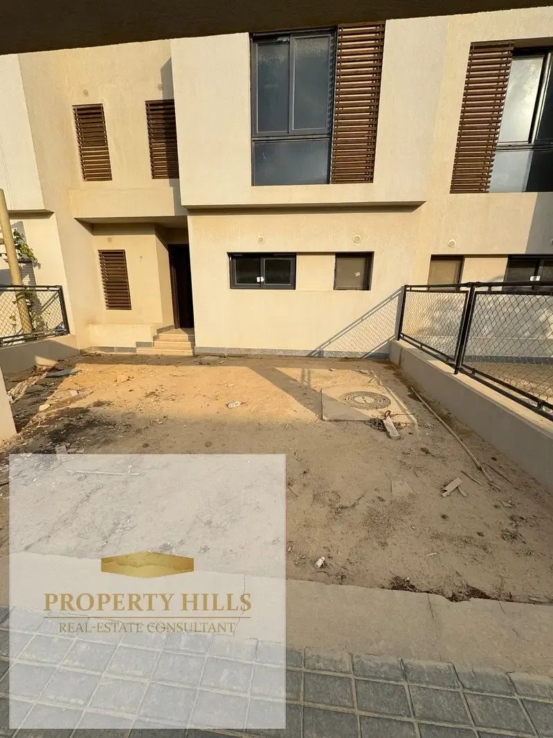 Townhouse for sale in Sodic East, below market price, partial payment available in New Heliopolis