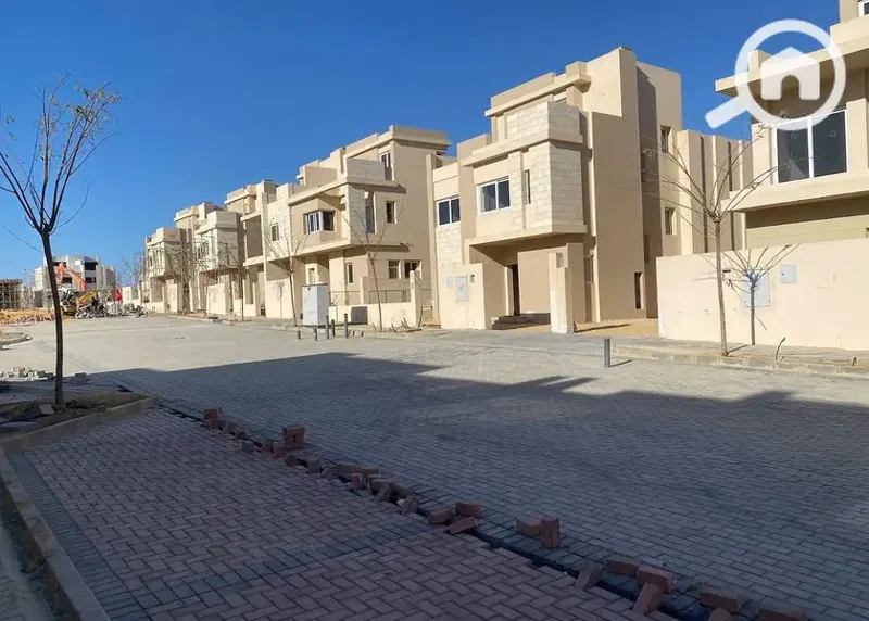 Unique price & ready to move townhouse in Tawny Hyde park with installment in eastern expansion October near Palm Hills New Giza Gezira mall of Egypt