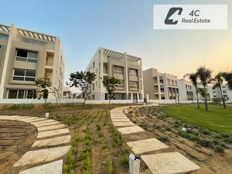 Duplex for ready to move in a prime location at a special price a stunning open view in Hyde Park Fifth Settlement New Cairo.