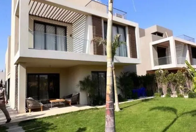 5-bedroom villa 640 m² for sale in SODIC East