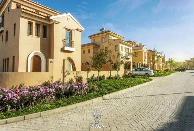 4-bedroom twin house 150 m² for sale in Hyde Park