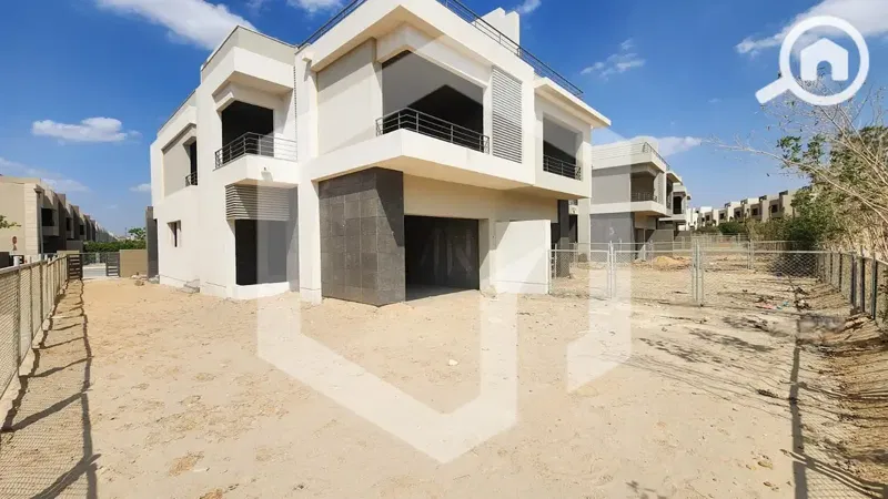 Twin House for sale with installments Ready To Move with a Private Garden in The Crown, Palm Hills, 6th Of October City.