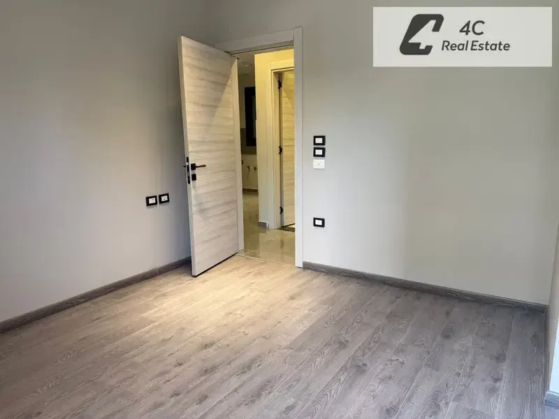 Fully finished apartment with private garden, immediate resale in Al Patio Oro-La Vista compound at the lowest price in the market,