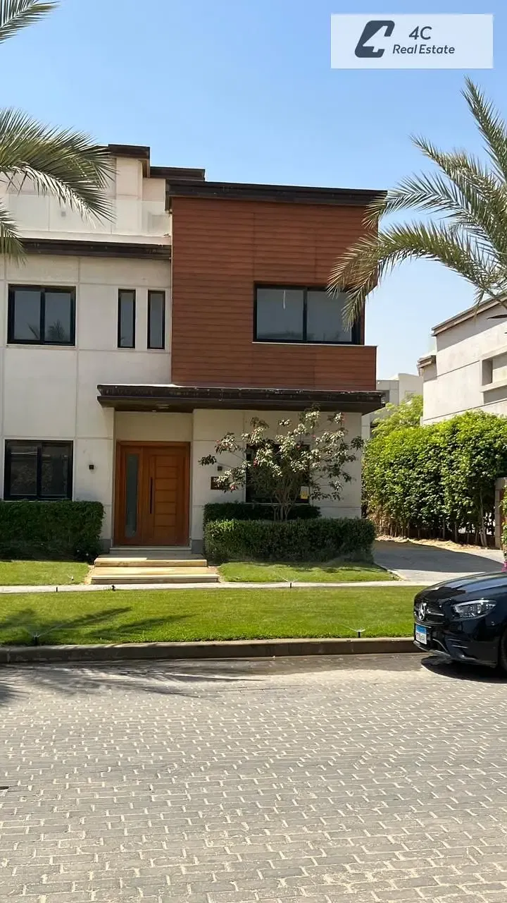 For sale Twon house villa 176 m prime location 4 bed with a view of the Al Ahly Club in Azzar 2 Compound New Cairo New Cairo